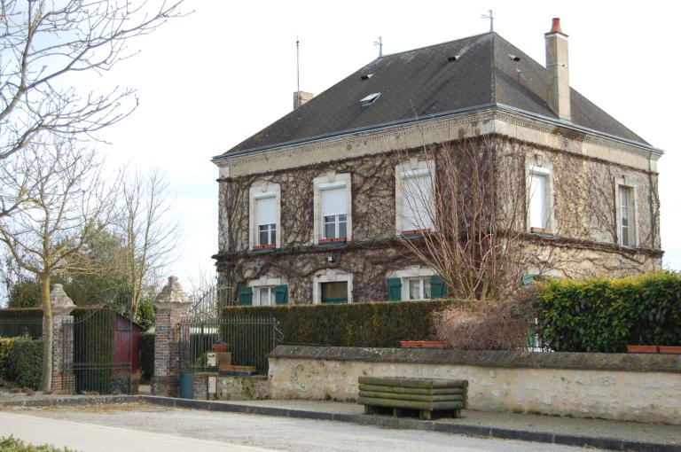 Bourg, 14 rue Sainte-Anne. Maison à étage à 3 travées (sélectionnée).