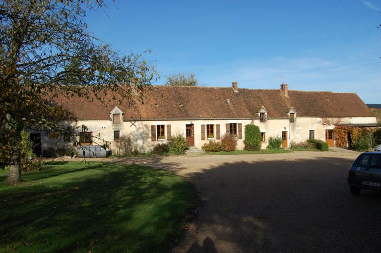 L'Hôtel Neveu, ferme à logements multiples (sélectionnée).