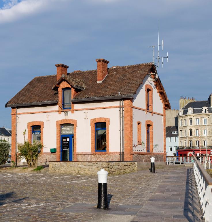 établissement administratif dit capitainerie du port