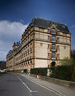 hôtel de voyageurs dit Grand hôtel des Thermes, puis hôtel des Bains, actuellement Résidence des Thermes