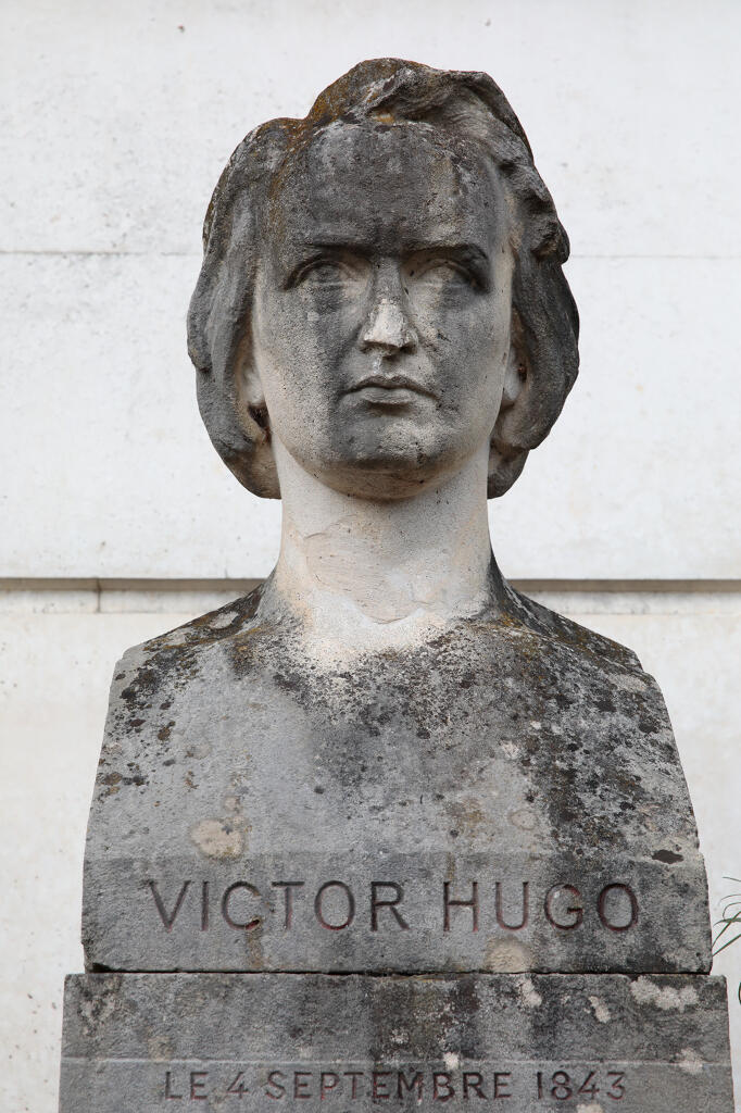monument commémoratif, buste de Victor Hugo, dit Le Monument des Contemplations