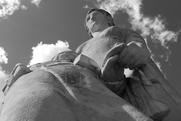 monument aux morts de la guerre de 1914-1918 : La Victoire douloureuse