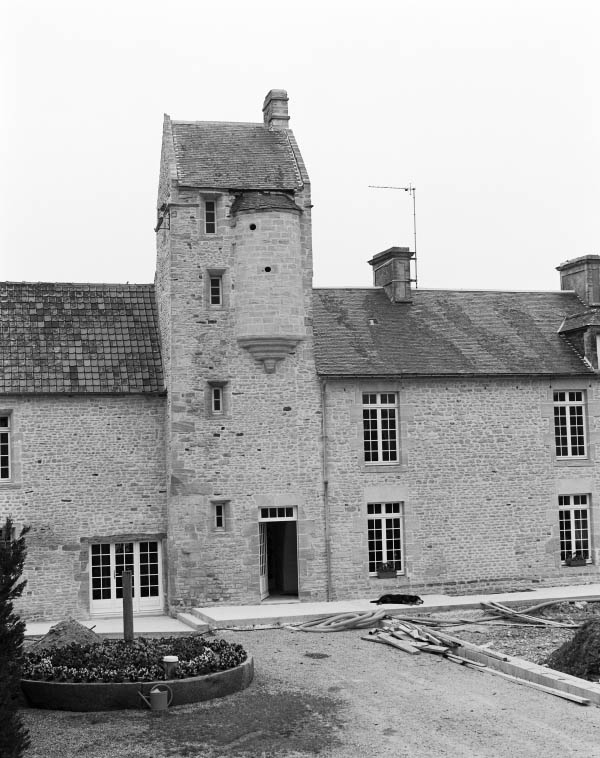 manoir de Fontenailles, puis ferme de la Tourelle et ferme de la Montagne