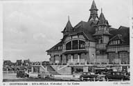 48. Ouistreham - Riva-Bella (Calvados) - Le Casino [2ème casino dit le Casino Municipal, vue prise du nord depuis la plage].- Carte postale, Coll. Desoulles, n.d., entre 1931 et 1940, n. et b., 17,7 x 8,8 cm. (AC Ouistreham).