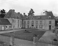 Montabard, Raveton : château, logis.
