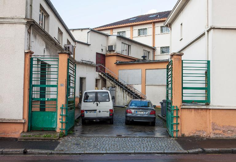 entrepôt commercial dit entrepôt des tabacs de Caen (SEITA), puis imprimerie dite Imprimerie Malherbe, actuellement magasin de commerce Bonnaventure et établissement de production audiovisuelle Bazarnaom