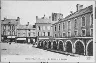 Bricquebec (Manche). - La Mairie et le Donjon.- Carte postale, s.d., début 20e siècle (AD Manche).
