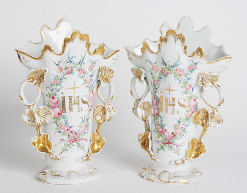 ensemble de deux vases d'autel