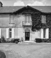 ensemble d'un garde-corps de balcon et d'une rampe d'appui