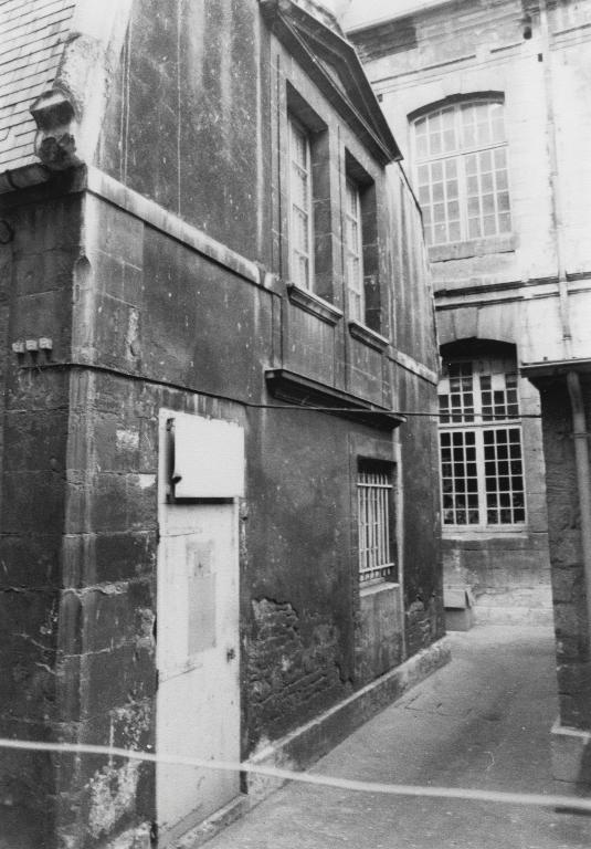 bâtiment conventuel de l'abbaye de la Trinité dite abbaye aux Dames, actuellement hôtel de région