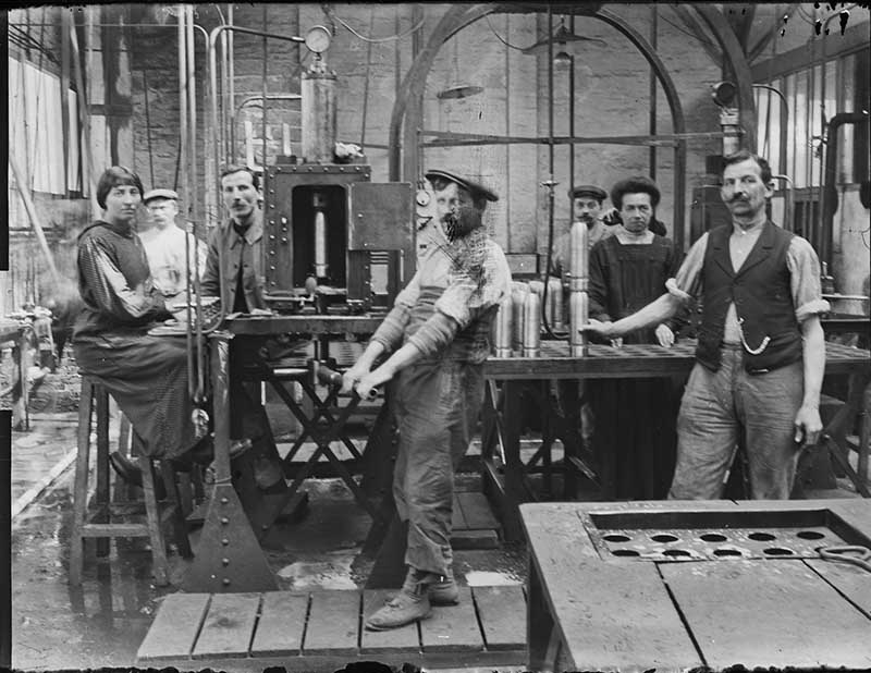 moulin à blé dit moulin Potel, puis filature de coton, puis usine de construction automobile, puis usine d'armes, puis usine de chaudronnerie et usine de meubles