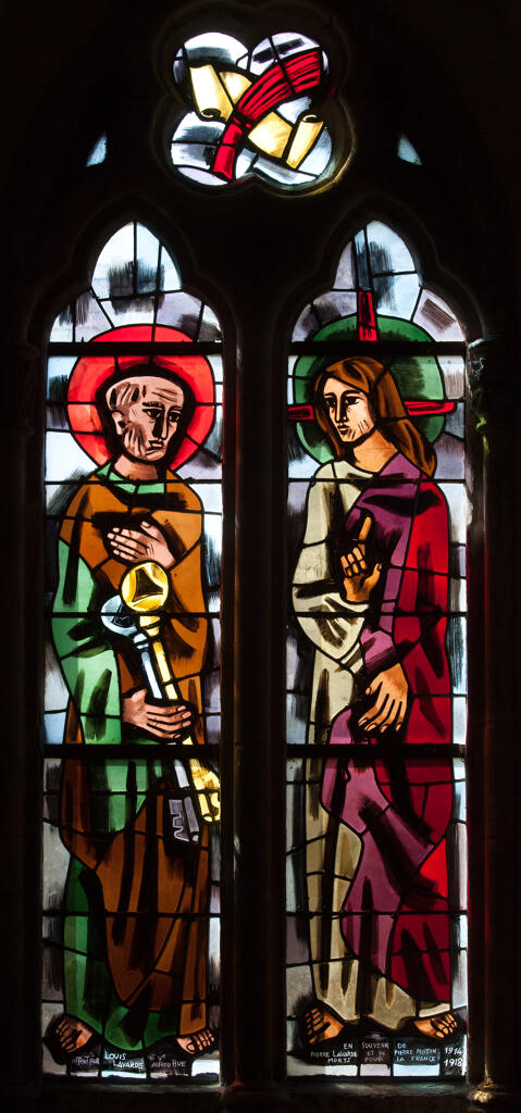 Ensemble de 5 Verrières hagiographiques et commémoratives de la guerre de 1914-1918 : Lavement des pieds du Christ par Marie-Madeleine, Remise des clefs à Saint Pierre, Sainte Hélène, Apparition de la Vierge à l'Enfant à Jeanne d'Arc, Christ en Majesté