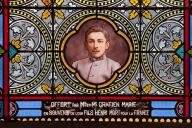 verrière ornementale et commémorative de la guerre de 1914-1918 : A la mémoire d'Henri Gratien (baie 4)