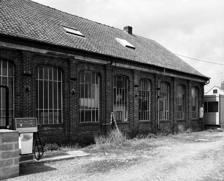 usine de blanchiment, filature de coton et moulin à blé, puis usine de blanchiment et filature de laine, puis tissage de lin, puis filature, actuellement usine de menuiserie