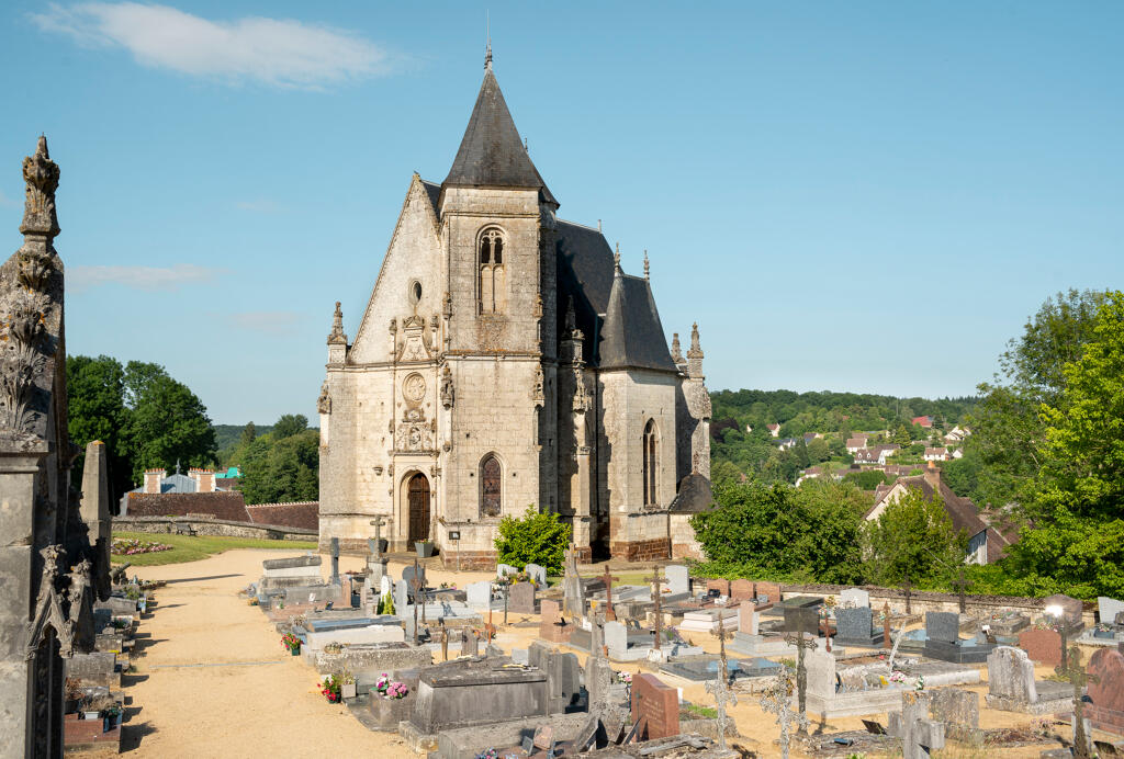 Chapelle Notre-Dame de Pitié et cimetière paroissial, vue générale depuis le sud-ouest.