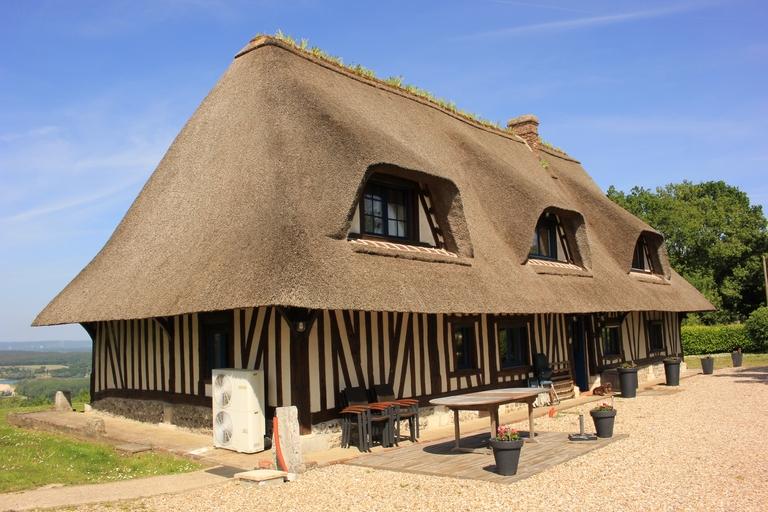 Les longères ou chaumières en pan de bois de Honguemare-Guenouville