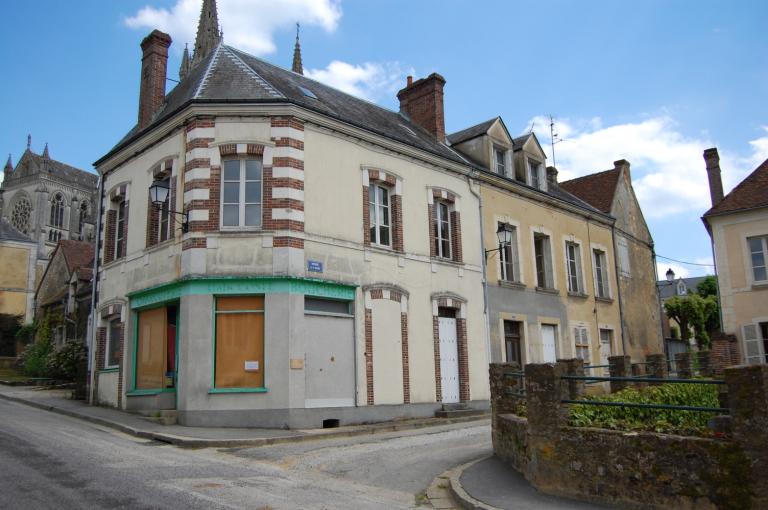 Alignement de maisons au bourg (repéré).