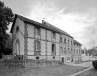 moulin à foulon, puis filature de laine, puis usine de passementerie, puis usine de meubles