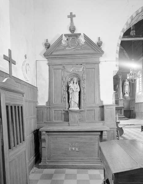 ensemble de 2 autels tombeaux secondaires, 2 retables architecturés à niche, 2 tabernacles