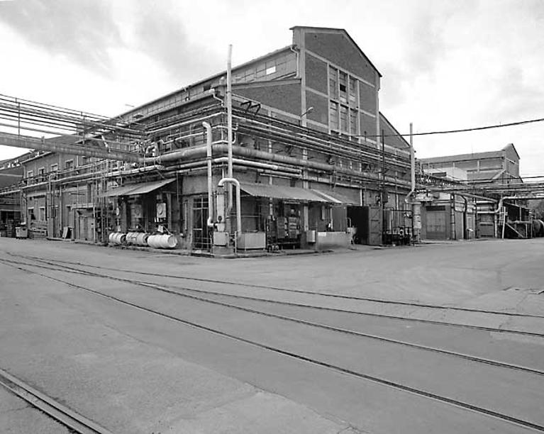 usine à papier à cigarette Zig Zag, puis usine de la Société nouvelle de soie artificielle puis de la Société des textiles artificiels de Besançon, actuellement usine de produits chimiques Rhône Poulenc