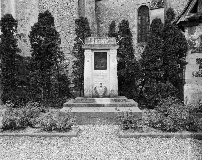 monument aux morts de la guerre de 1914-1918 : Soldat au créneau