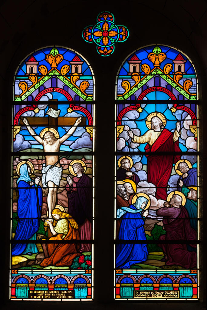 Verrière historiée et commémorative de la guerre de 1914-1918  : Crucifixion et Résurrection du Christ