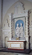 ensemble de l'autel Saint-Médard et Saint-Gildard : 2 gradins d'autel, tabernacle, retable