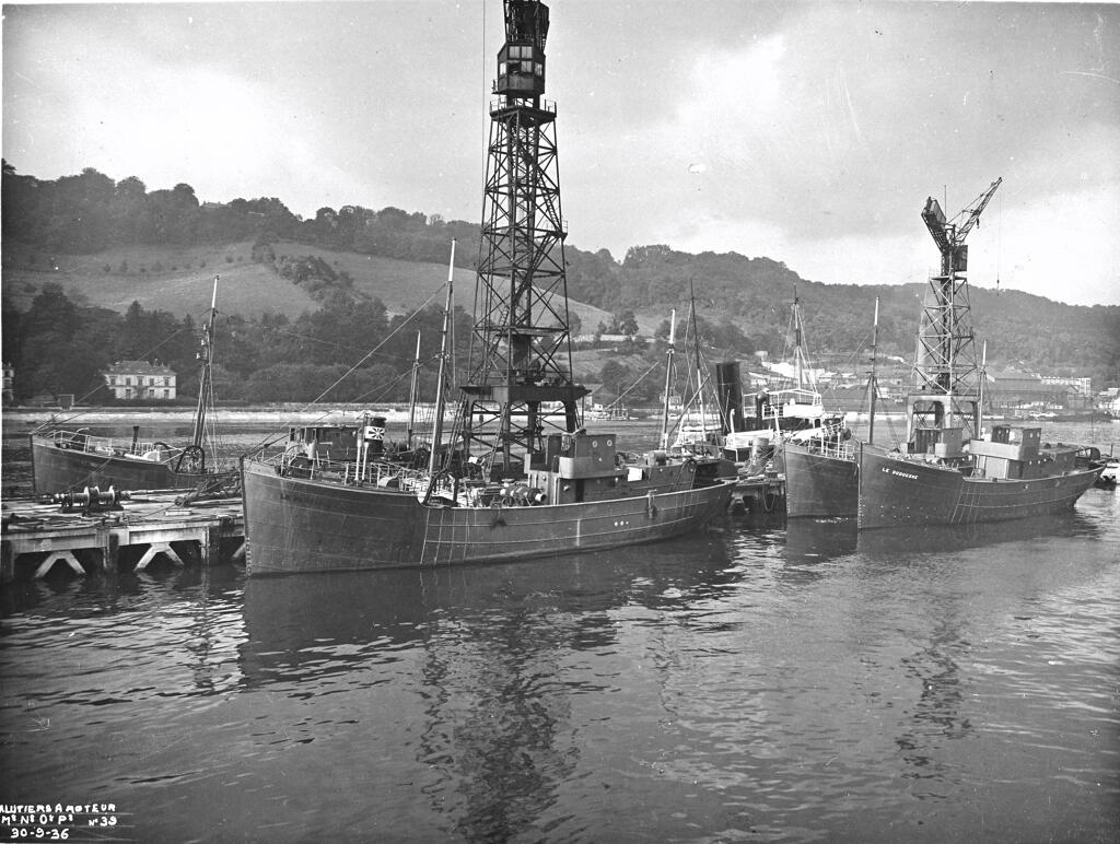 bateau de pêche : chalutier (pêche hauturière et côtière) dit LE DUQUESNE