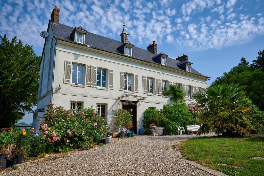 maison bourgeoise, puis école primaire, actuellement maison
