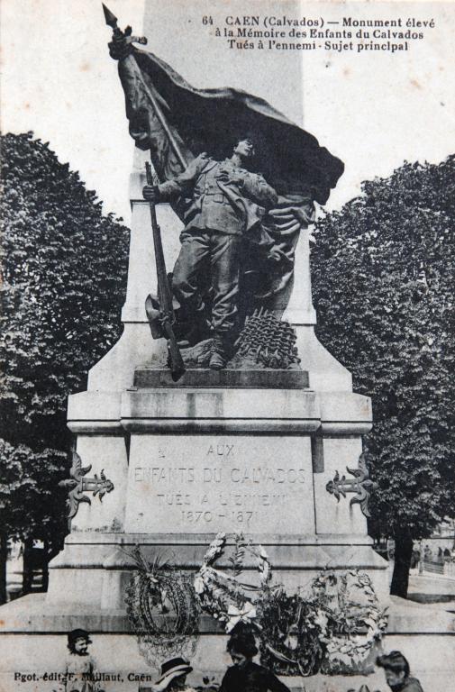 Monument aux Enfants du Calvados tués à l'ennemi en 1870-1871 : ensemble des trois bas-reliefs sauvegardés.