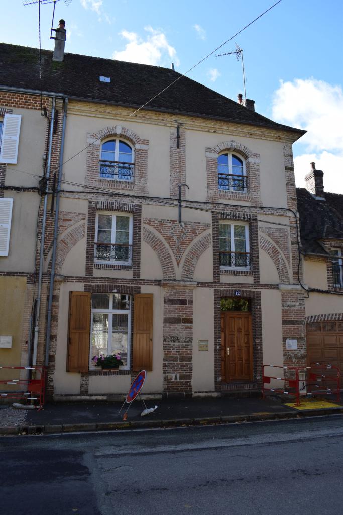 Aile sud des anciens communs, partie ouest, élévation nord (vestiges des arcades obstruées mais toujours visibles).