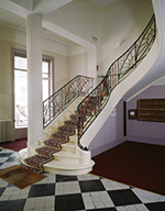 Hall : escalier.