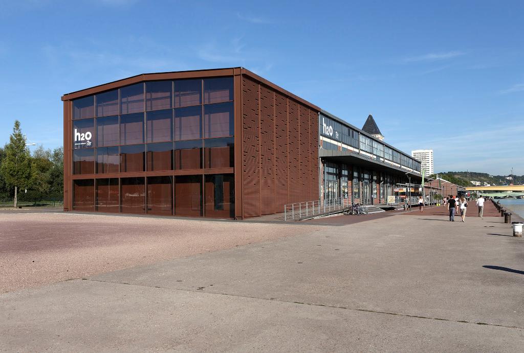 salle d'exposition, dite H2O - reconversion de l'entrepôt commercial, dit hangar 2