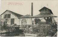 Usine sur les bords de l'Andelle [à droite l'atelier de mécanique aujourd'hui conservé].- Carte postale, vers 1910 (Collection particulière).