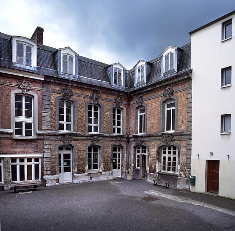 hôtel particulier, actuellement internat du lycée Saint-Ouen