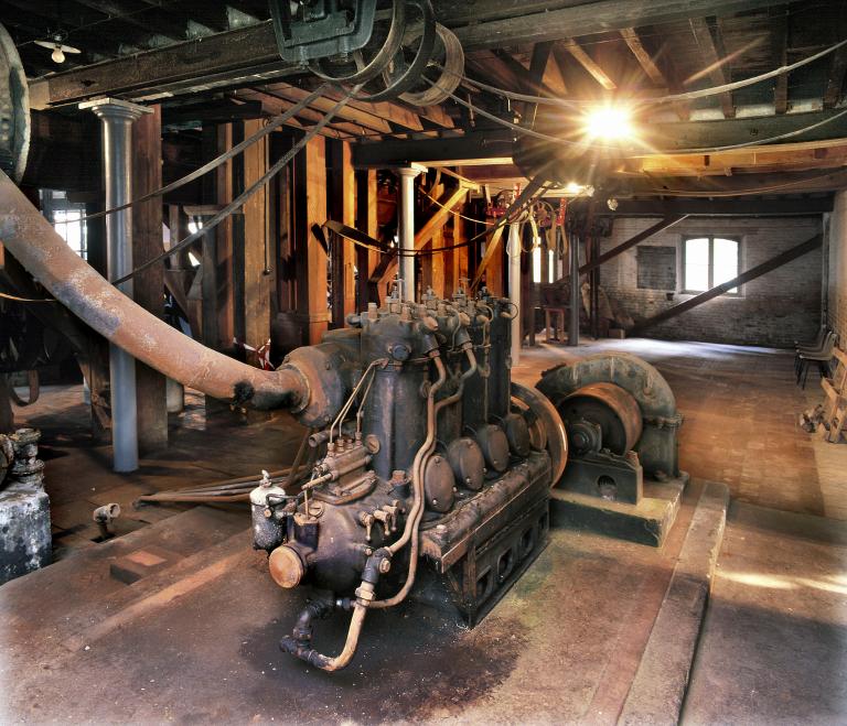 moteur à pistons à explosion