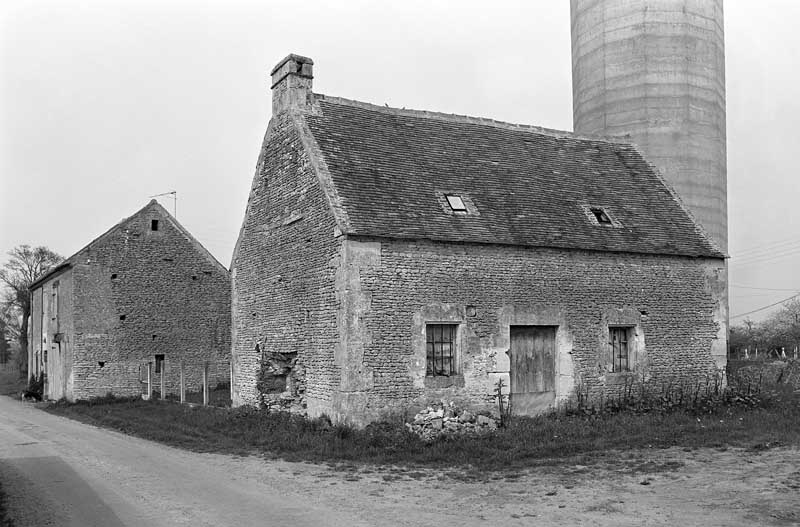 les maisons et fermes de Louvières-en-Auge