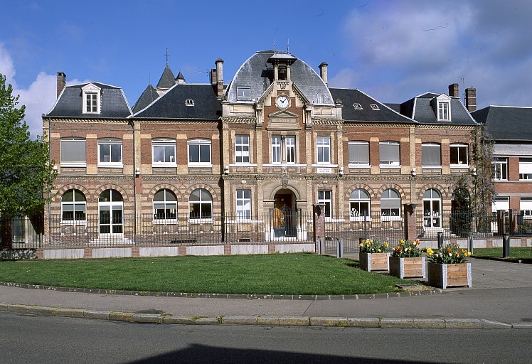 école primaire George Sand actuellement office de tourisme
