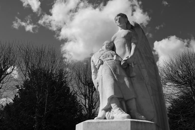 monument aux morts de la guerre de 1914-1918 : La Victoire douloureuse