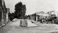 Usine de la Promenade du Fort, reconstruction 1945-1946 : cour des bâtiments.- Photographie ancienne, 1945-1946. (Collection particulière Filt).
