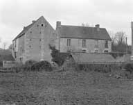 les maisons et fermes de Fontaine-les-Bassets