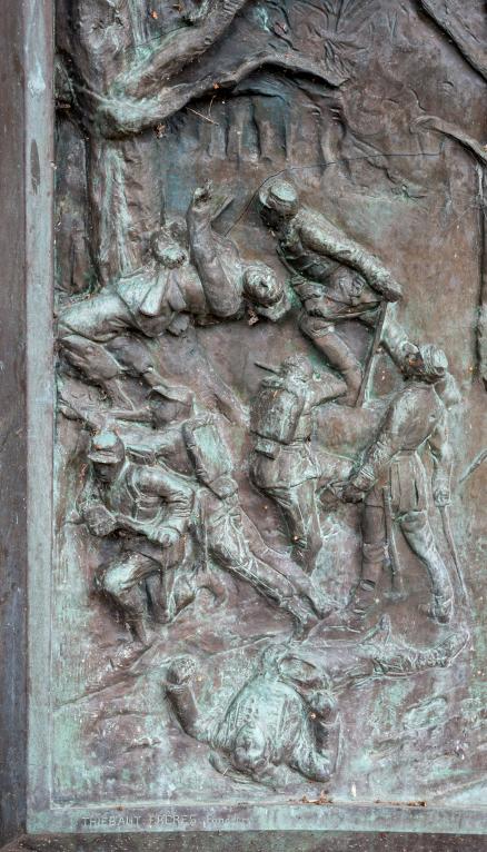 Monument aux Enfants du Calvados tués à l'ennemi en 1870-1871 : ensemble des trois bas-reliefs sauvegardés.