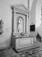 ensemble de l'autel secondaire de la Vierge : autel, tabernacle à ailes, retable architecturé à niche, statue