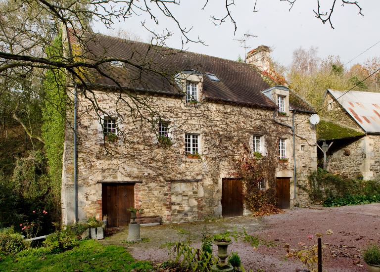 moulin à blé dit le moulin d'Olivet, puis fromagerie industrielle "Péronne et Dumont", actuellement maison