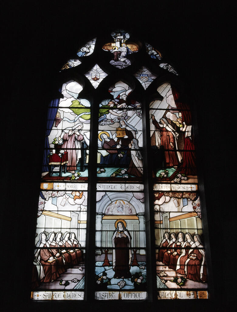 verrière historiée : Scènes de la vie de sainte Thérèse de Lisieux (baie 11)
