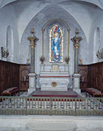 ensemble du maître-autel : autel tombeau, tabernacle à ailes, retable architecturé