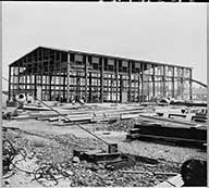 Puits central de May-sur-Orne. Construction de la salle des machines.- Photographie ancienne, 1961.