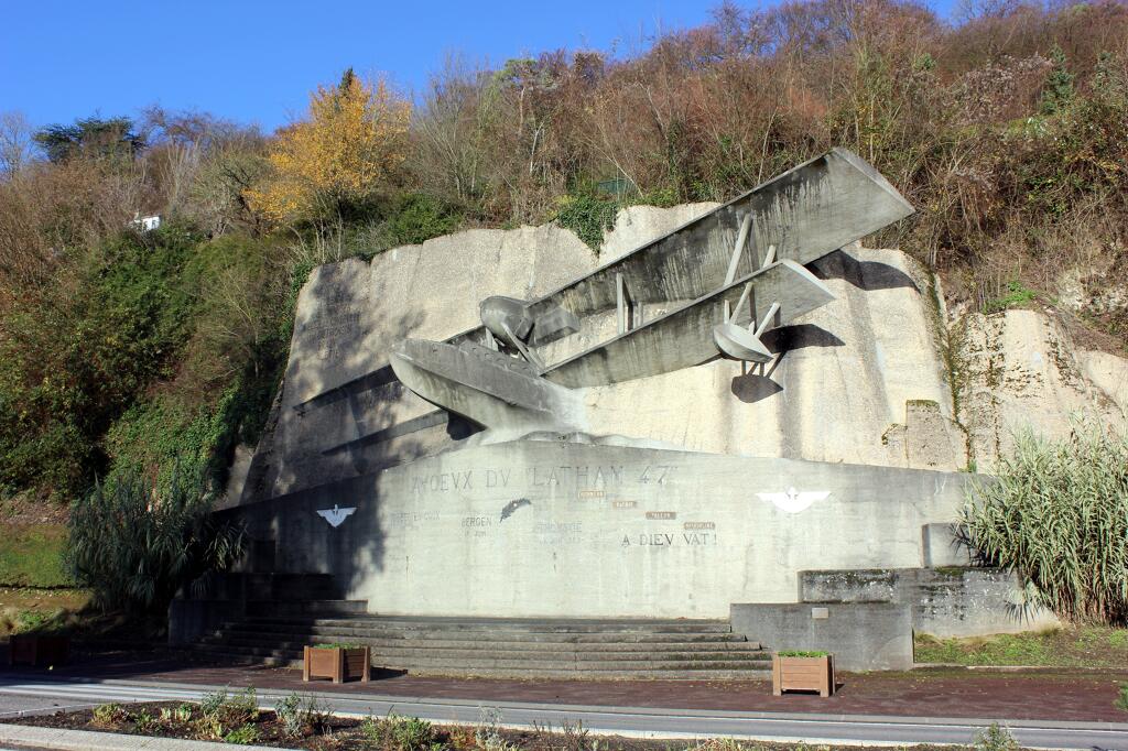 monument commémoratif du LATHAM 47