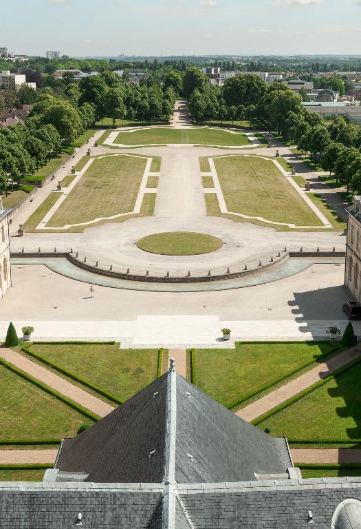 Vue d'ensemble du parterre à la française.