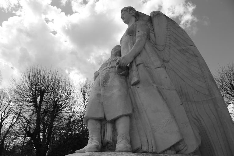monument aux morts de la guerre de 1914-1918 : La Victoire douloureuse